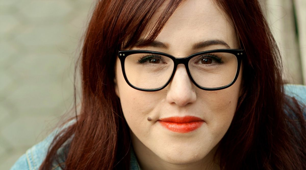 hairstyles for overweight women who wear glasses