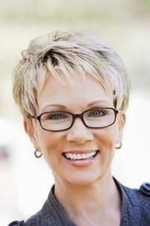Short Grey Hairstyles For Over 50 With Glasses