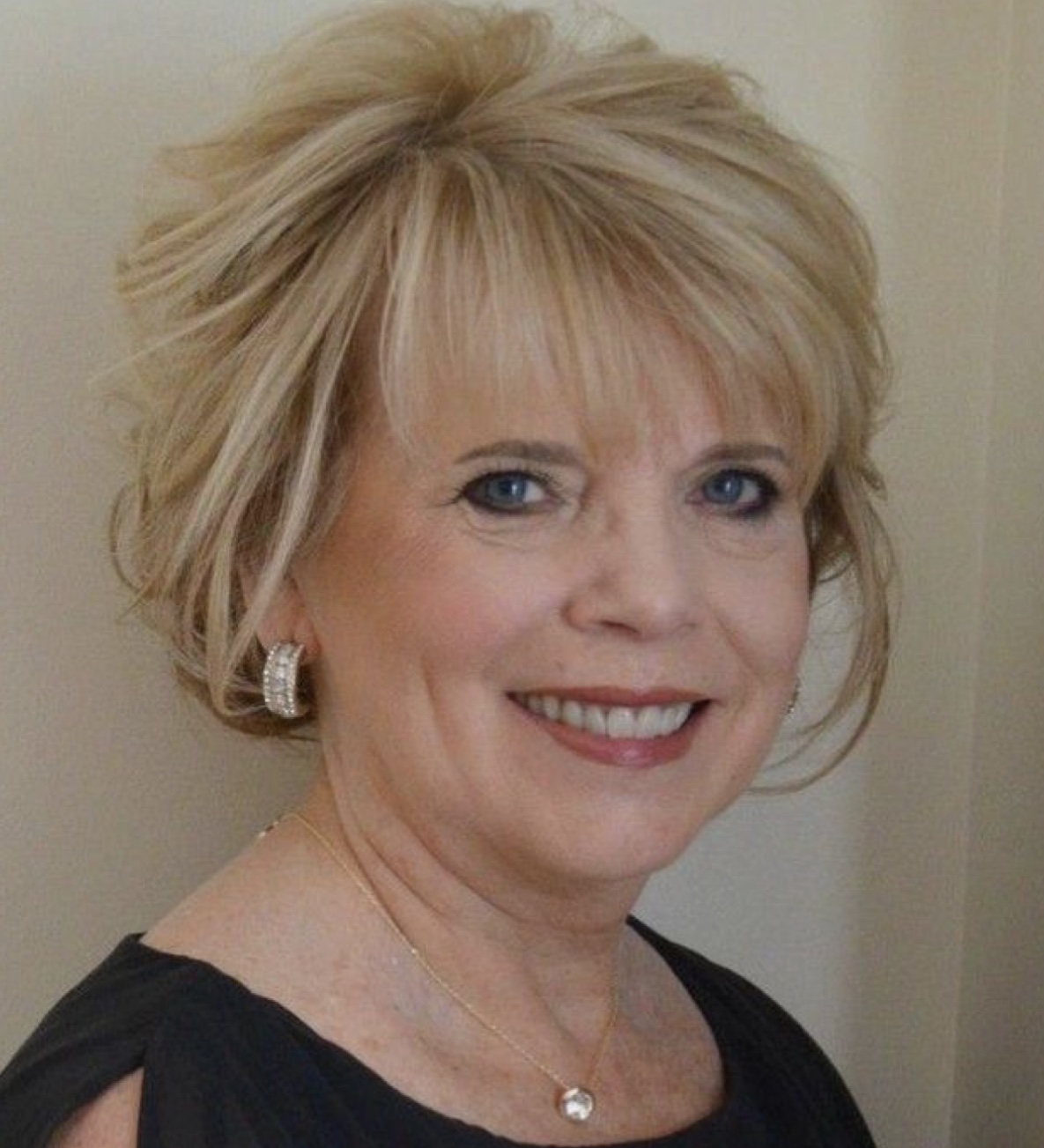 Short Hairstyle For Mother Of The Bride Over 50