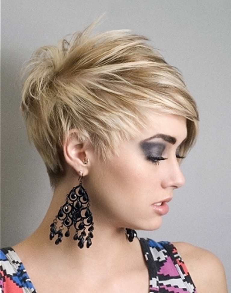 Impressive Short Hairstyles For Round Faces