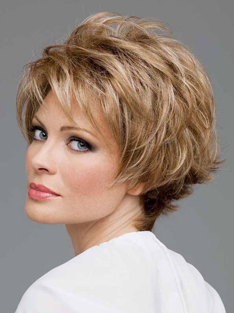 Lovely Short Layered Hairstyles For Round Faces