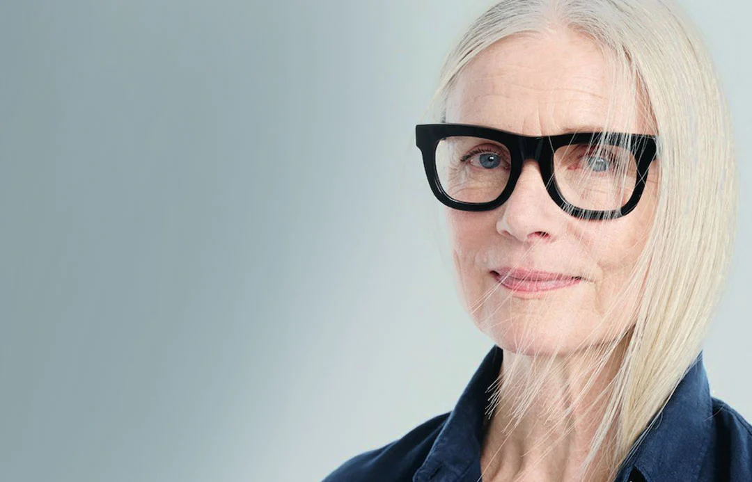70 Years Woman Look Younger By Wearing Glasses